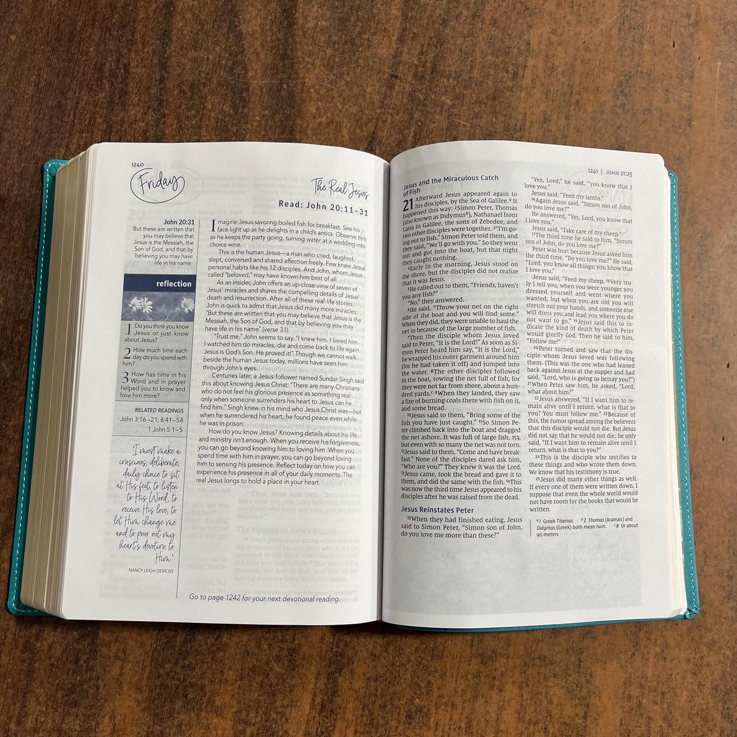 Personalized NIV Womens Devotional Bible Large Print - Teal Leathersoft Cover - Custom Imprinted with a name 9780310461005