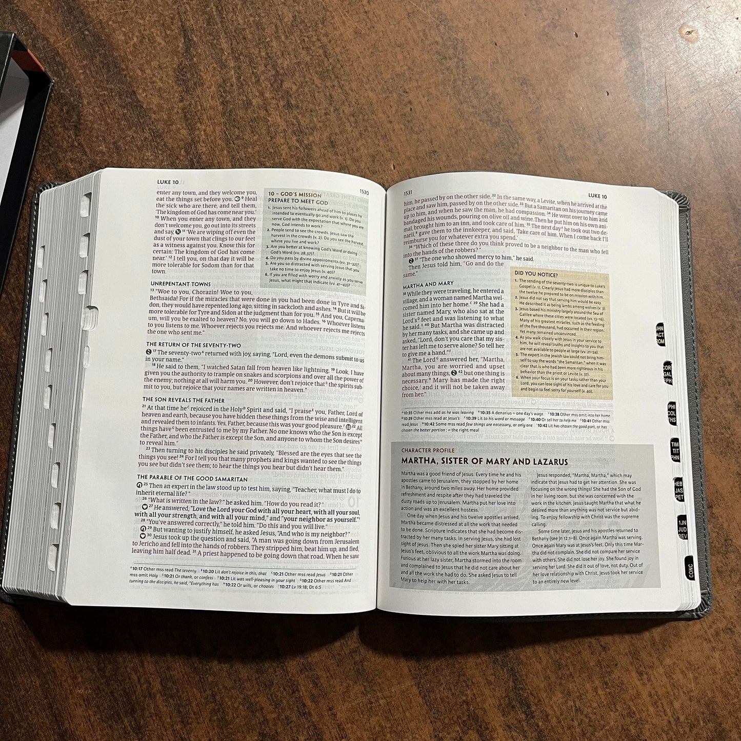Personalized CSB Experiencing God Study Bible Thumb Indexed - Charcoal Gray Leathertouch, Custom Imprinted with name 9781087765570