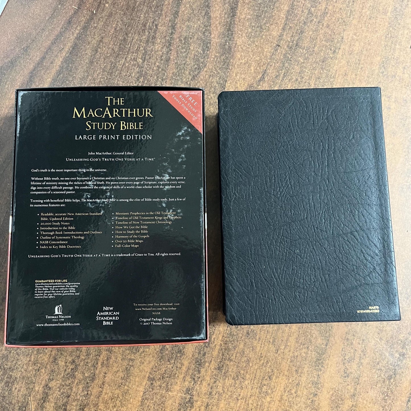 Personalized NASB MacArthur Study Bible Large Print - Black Bonded Leather - Custom Imprinted name, NASB 1995 - 9781418542283