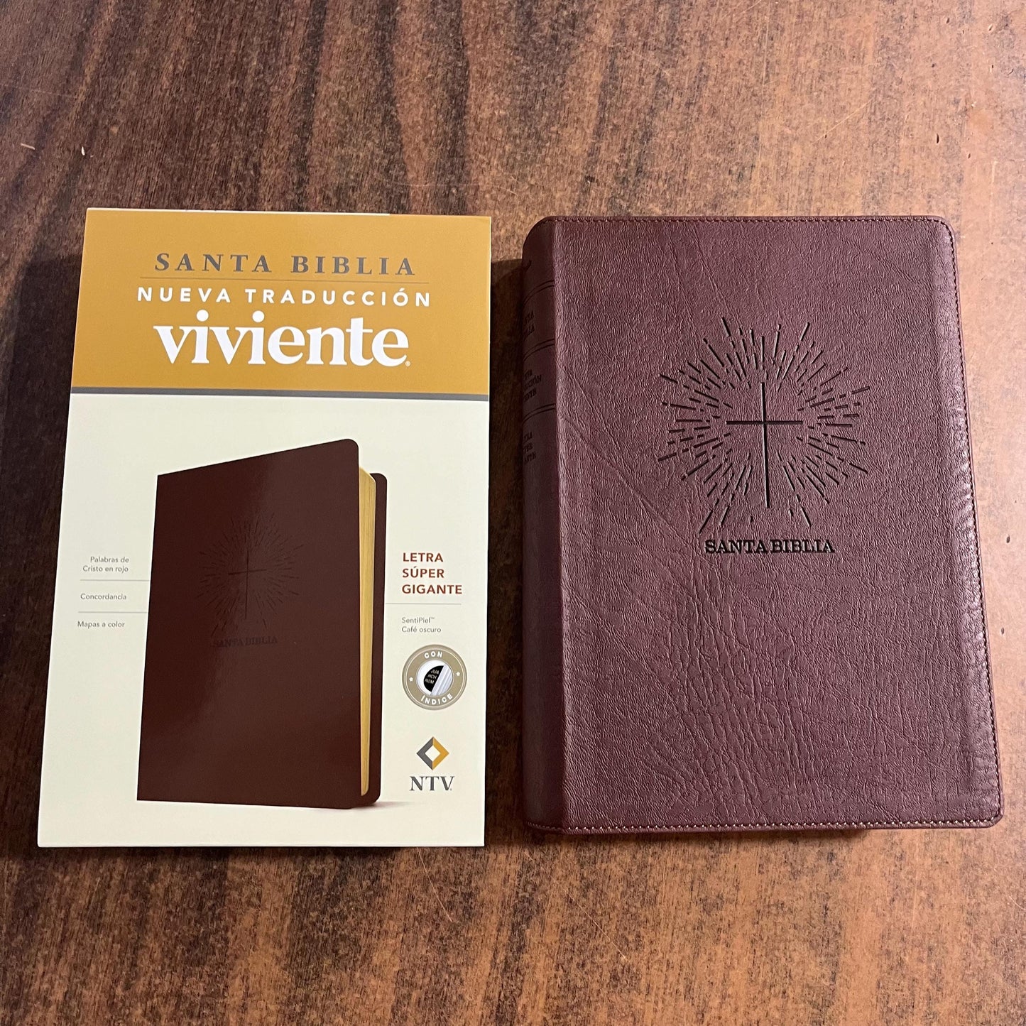 Personalized Spanish Bible Thumb Indexed - NTV Biblia Letra Super Gigante - Giant Print Bible - Dark Brown LeatherLike 9781496484963