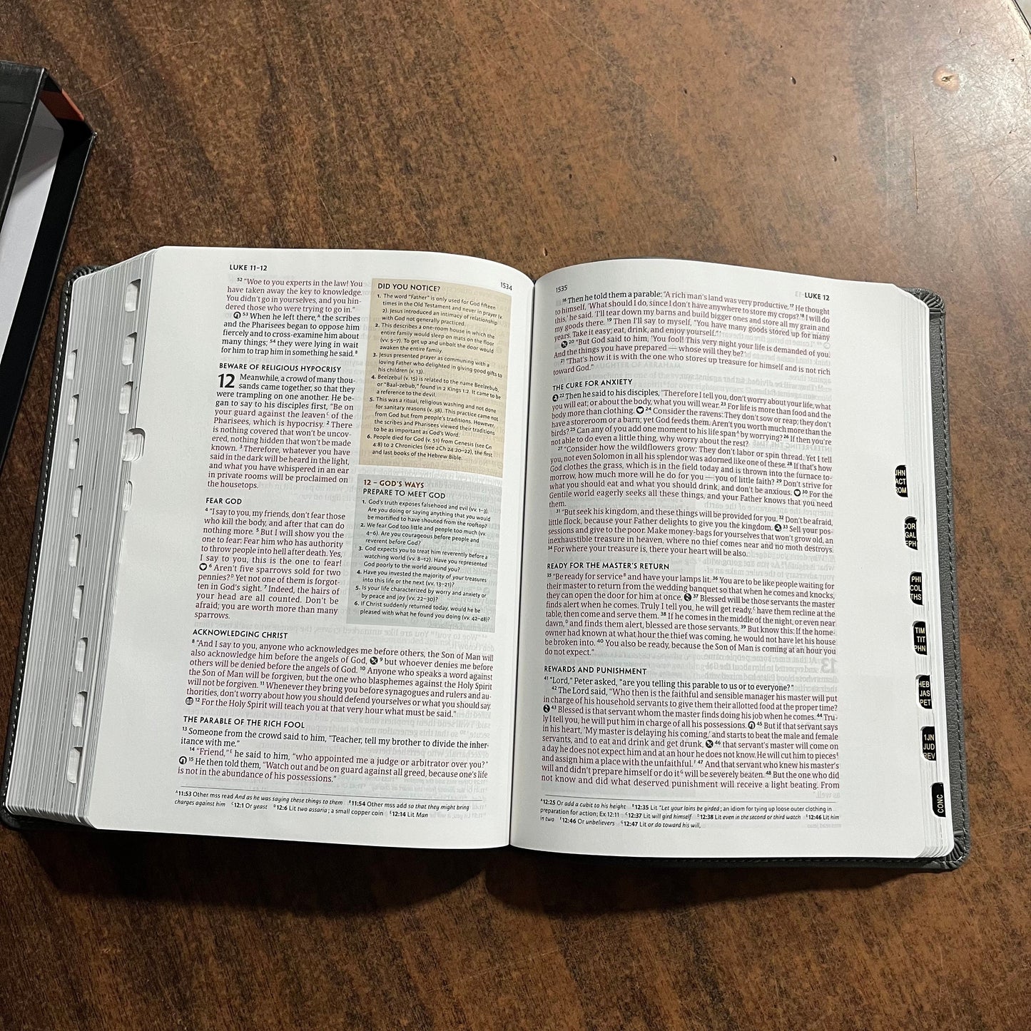 Personalized CSB Experiencing God Study Bible Thumb Indexed - Charcoal Gray Leathertouch, Custom Imprinted with name 9781087765570