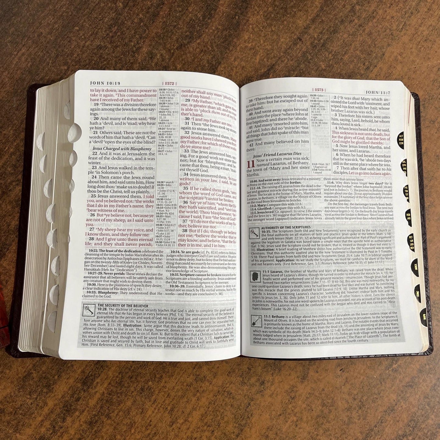 Personalized KJV Study Bible Thumb Indexed - Burgundy Bonded Leather- Custom Imprinted with a name - Large 11 pt print 9781401680367