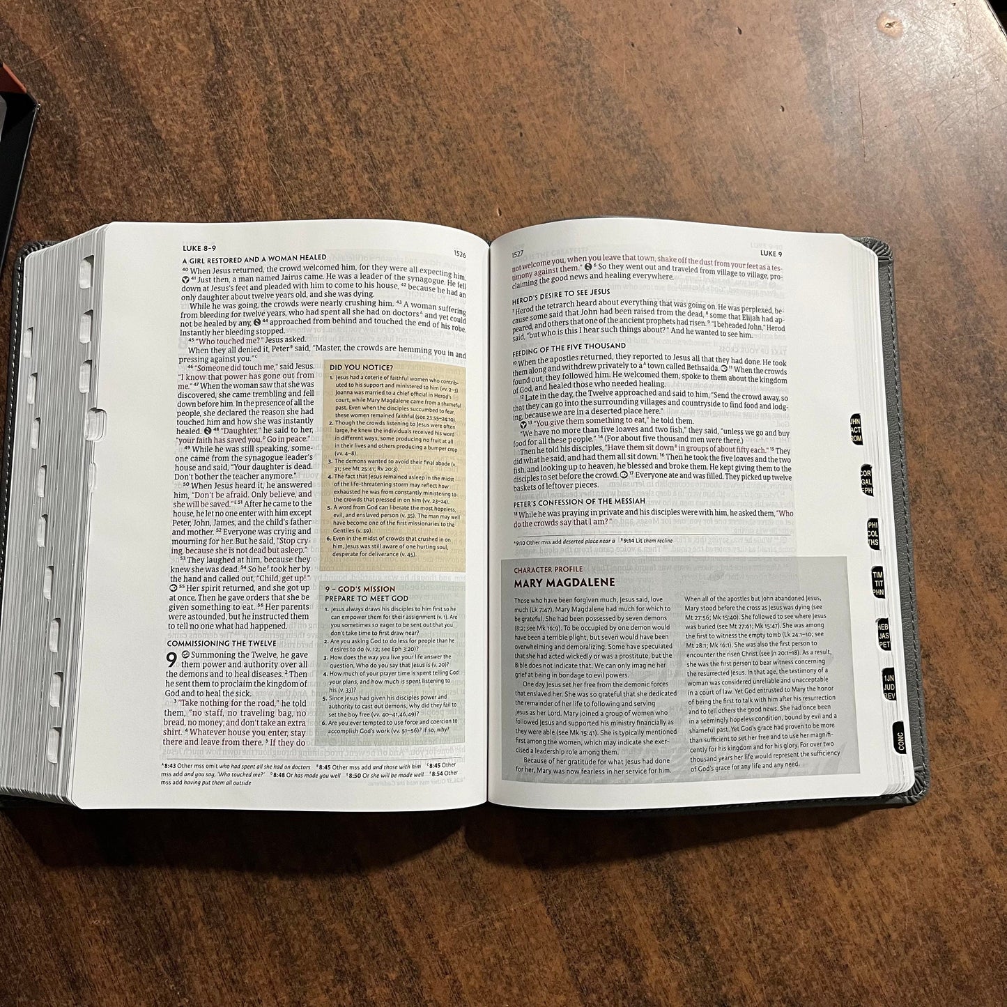 Personalized CSB Experiencing God Study Bible Thumb Indexed - Charcoal Gray Leathertouch, Custom Imprinted with name 9781087765570
