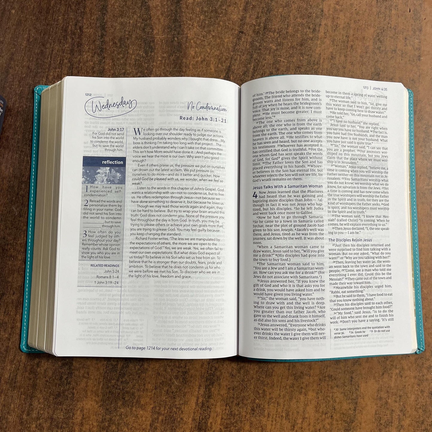 Personalized NIV Womens Devotional Bible Large Print - Teal Leathersoft Cover - Custom Imprinted with a name 9780310461005