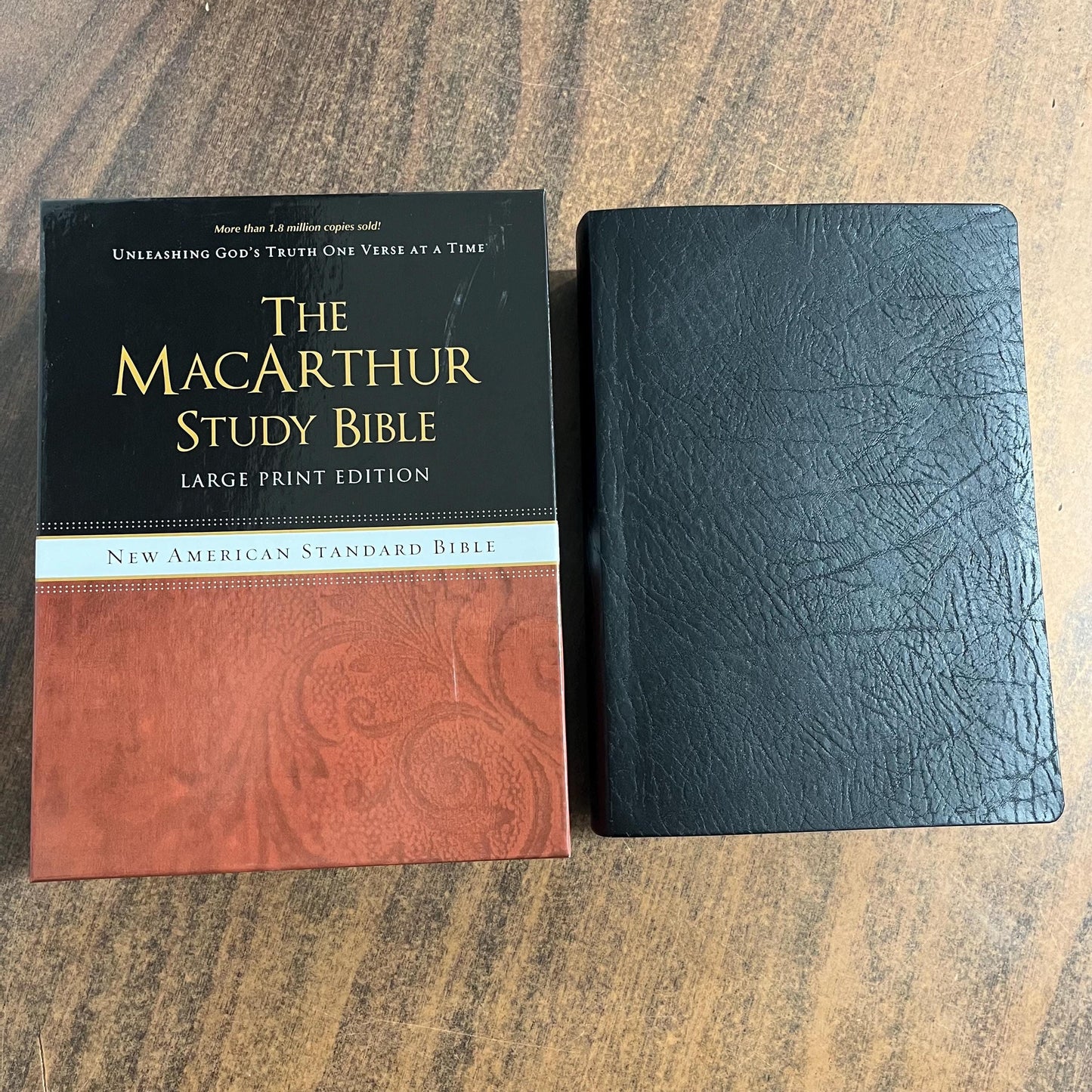 Personalized NASB MacArthur Study Bible Large Print - Black Bonded Leather - Custom Imprinted name, NASB 1995 - 9781418542283