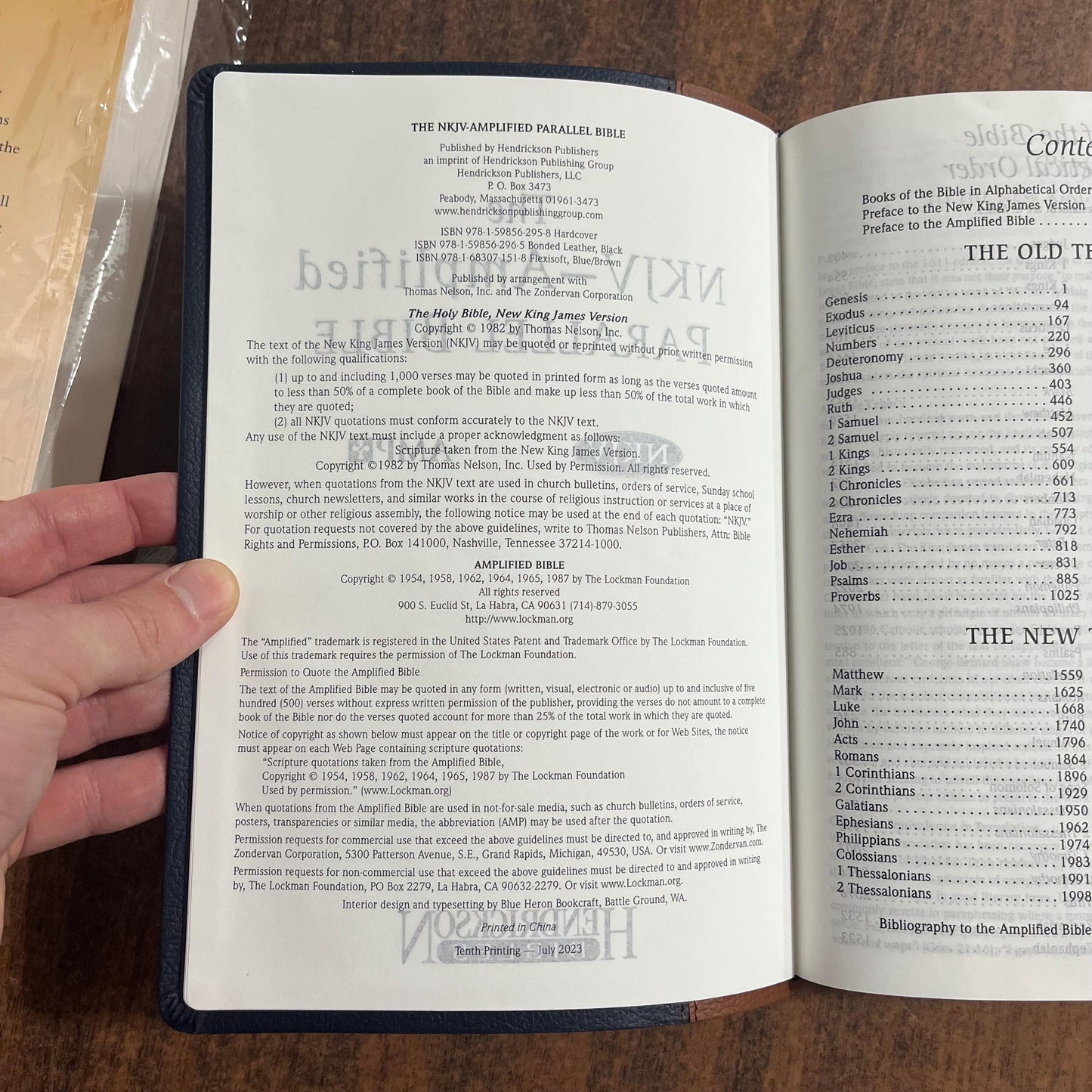 Personalized NKJV / Amplified 1987 Classic Parallel Bible Large Print - Blue Brown FlexiSoft - Custom Imprinted with name AMPC 9781683071518