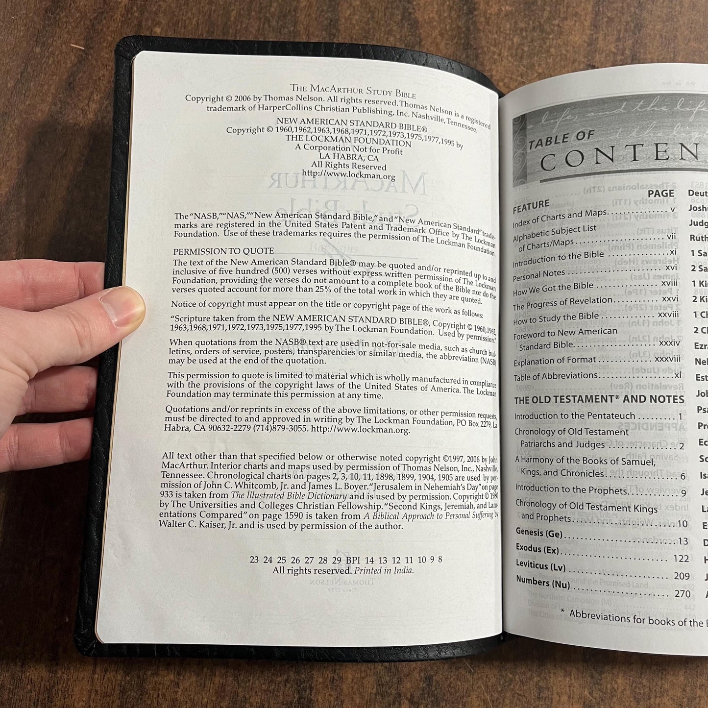 Personalized NASB MacArthur Study Bible Large Print - Black Bonded Leather - Custom Imprinted name, NASB 1995 - 9781418542283