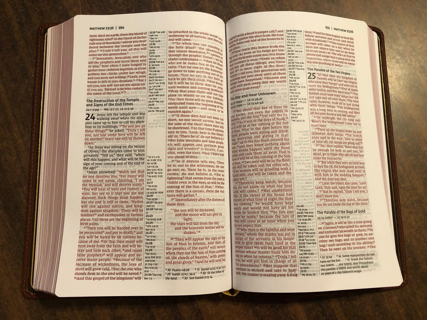 Personalized Genuine Leather NIV Thinline Reference Bible - Brown Genuine Buffalo Leather, Custom name Imprinted, Cener Column Reference 9780310455974