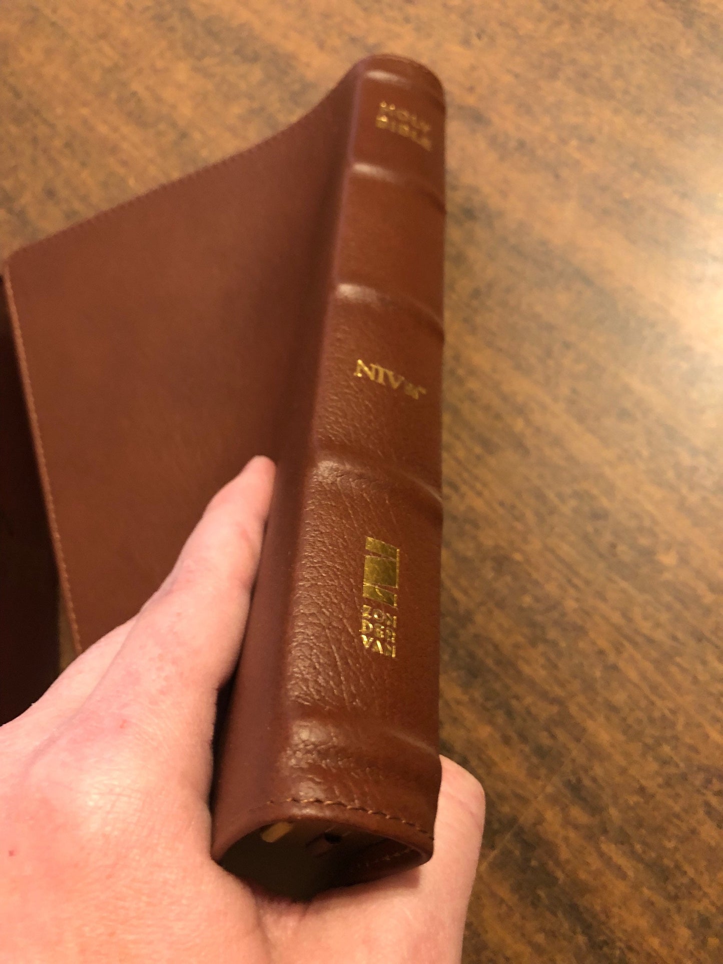 Personalized Genuine Leather NIV Thinline Reference Bible - Brown Genuine Buffalo Leather, Custom name Imprinted, Cener Column Reference 9780310455974