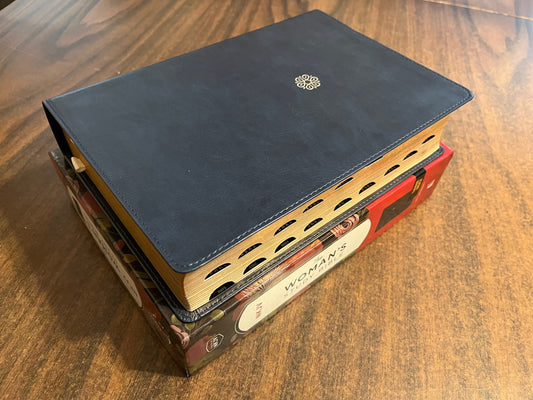 Personalized NKJV Womans Study Bible Large Print Thumb Indexed - Navy LeatherSoft - Custom Imprinted with a name, 9780785226512