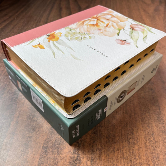 Personalized NLT Wide Margin Bible Thumb Indexed Journaling Edition - Dusty Pink Blossoms LeatherLike - Imprinted with name, Single Column 9781496484024