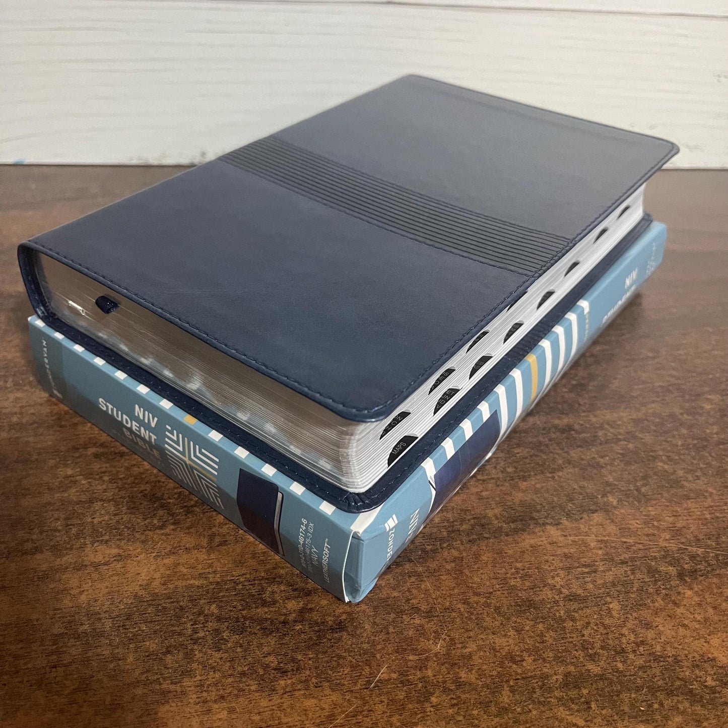 Personalized NIV Student Bible Personal Size Thumb Indexed - Teen Study Bible - Navy LeatherSoft - Custom Imprinted with name, 9780310461753