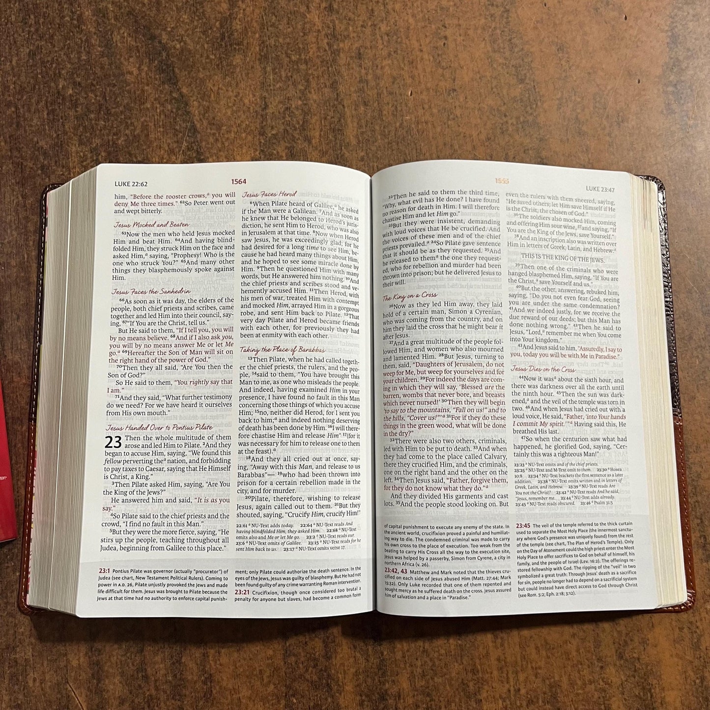 Personalized NKJV Womans Study Bible Large Print - Brown / Burgundy LeatherSoft Cover - Custom Imprinted with a name - 9780718086770