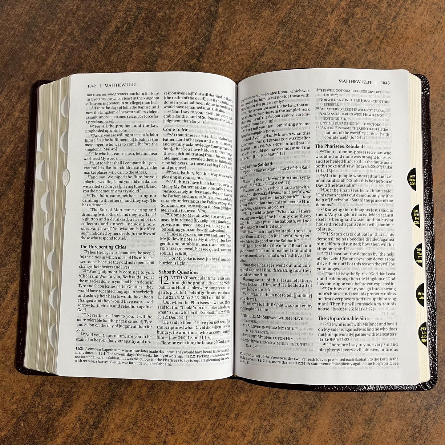 Personalized Amplified Bible Thumb Indexed with book tabs - Burgundy Bonded Leather, custom imprinted with name, 9780310443957