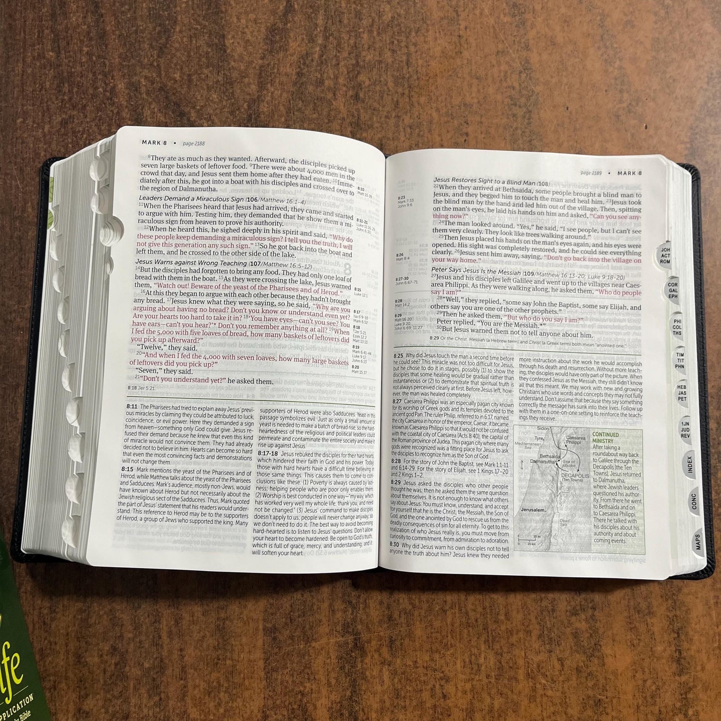 Personalized NLT Large Print Life Application Study Bible Thumb Indexed - Black / Onyx LeatherLike - Custom Imprinted, ISBN 9781496439383
