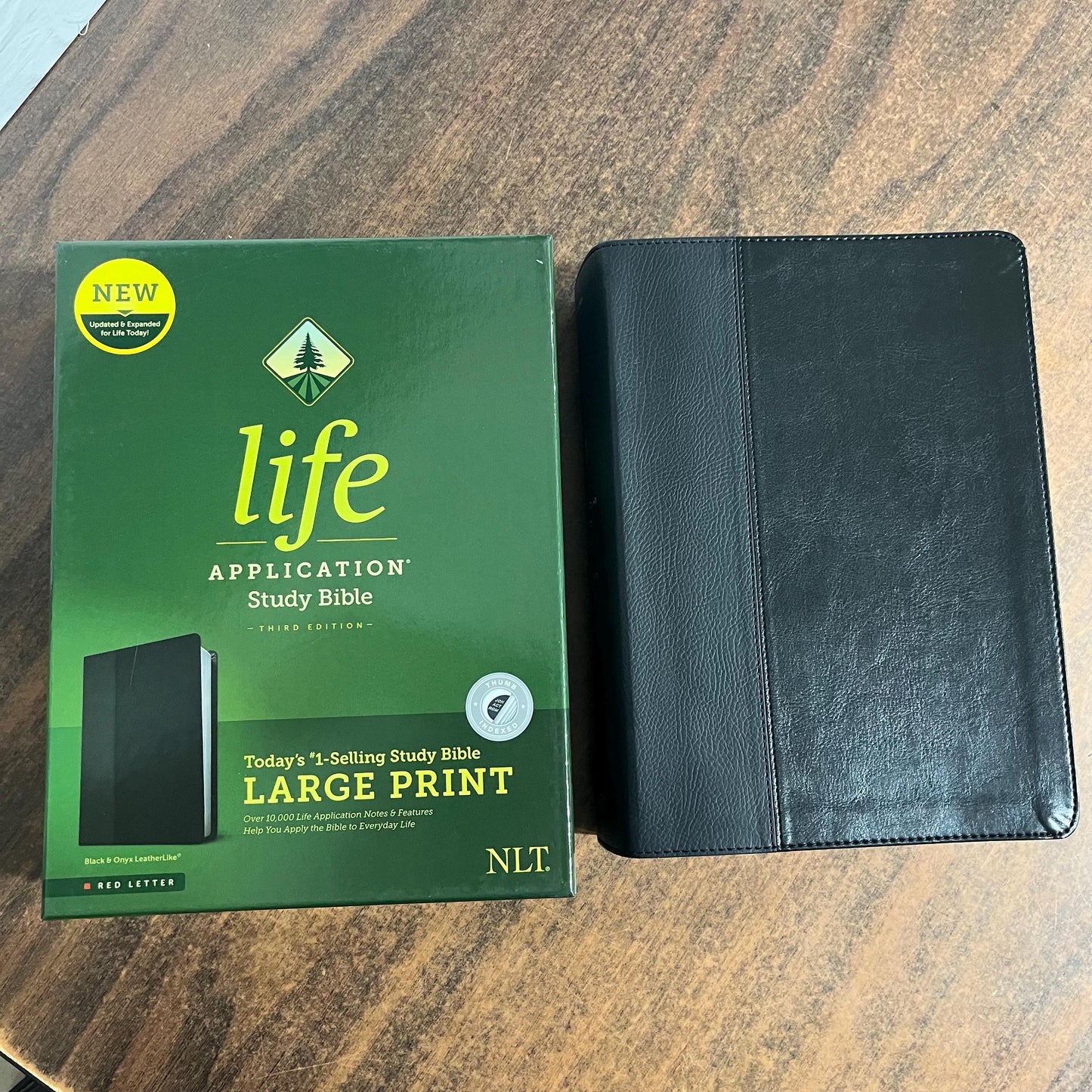 Personalized NLT Large Print Life Application Study Bible Thumb Indexed - Black / Onyx LeatherLike - Custom Imprinted, ISBN 9781496439383