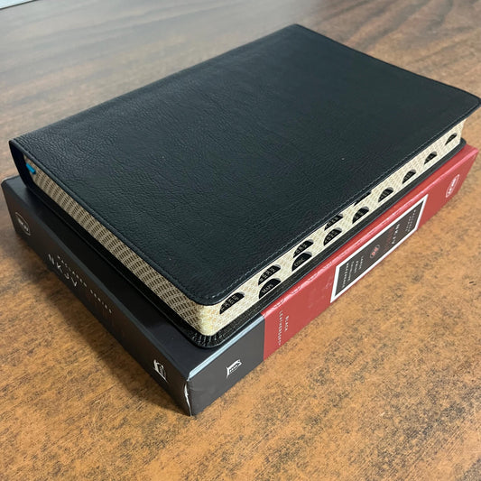 Personalized NKJV Large Print Thinline Reference  Bible Thumb Indexed - Black LeatherSoft - Custom Imprinted with a name 9780785297765