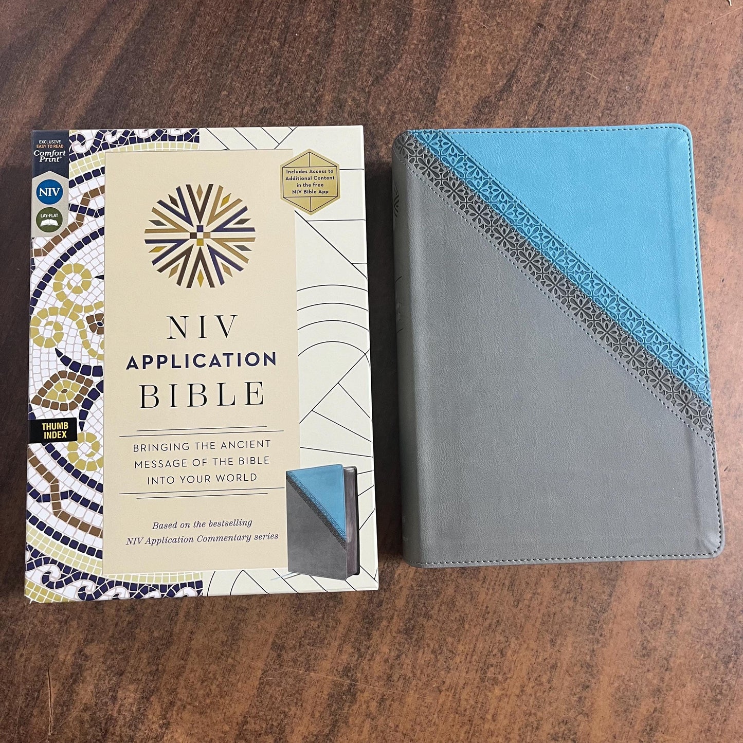 Personalized NIV Application Study Bible Thumb Indexed - Teal /Grey LeatherSoft - 9780310467731 (Update to Life Application Bible)