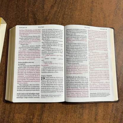 Personalized Spanish Bible - NTV Biblia Letra Super Gigante - Giant Print Bible - Rustic Brown LeatherLike -  Imprinted name 9798400511196