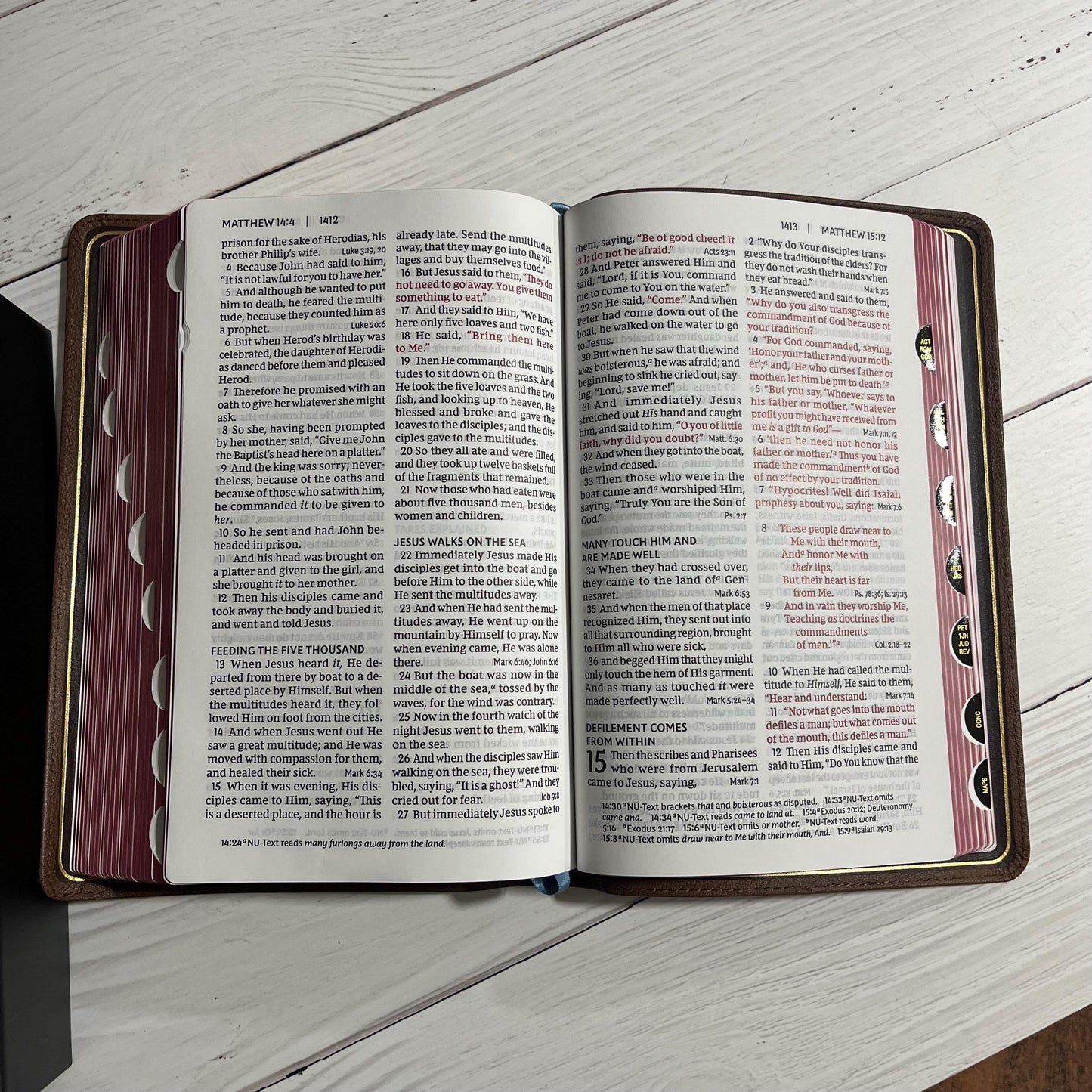 Personalized NKJV Large Print Personal Size Reference Bible Thumb Indexed - Brown Goatskin Premium Genuine Leather 10.5 font 9780785258315