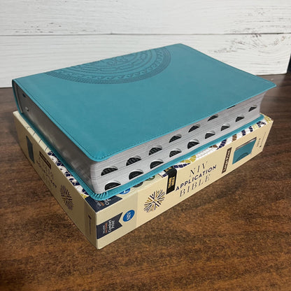 Personalized NIV Large Print Application Study Bible Thumb Indexed - Teal LeatherSoft 9780310467779 (Update to Life Application Bible)