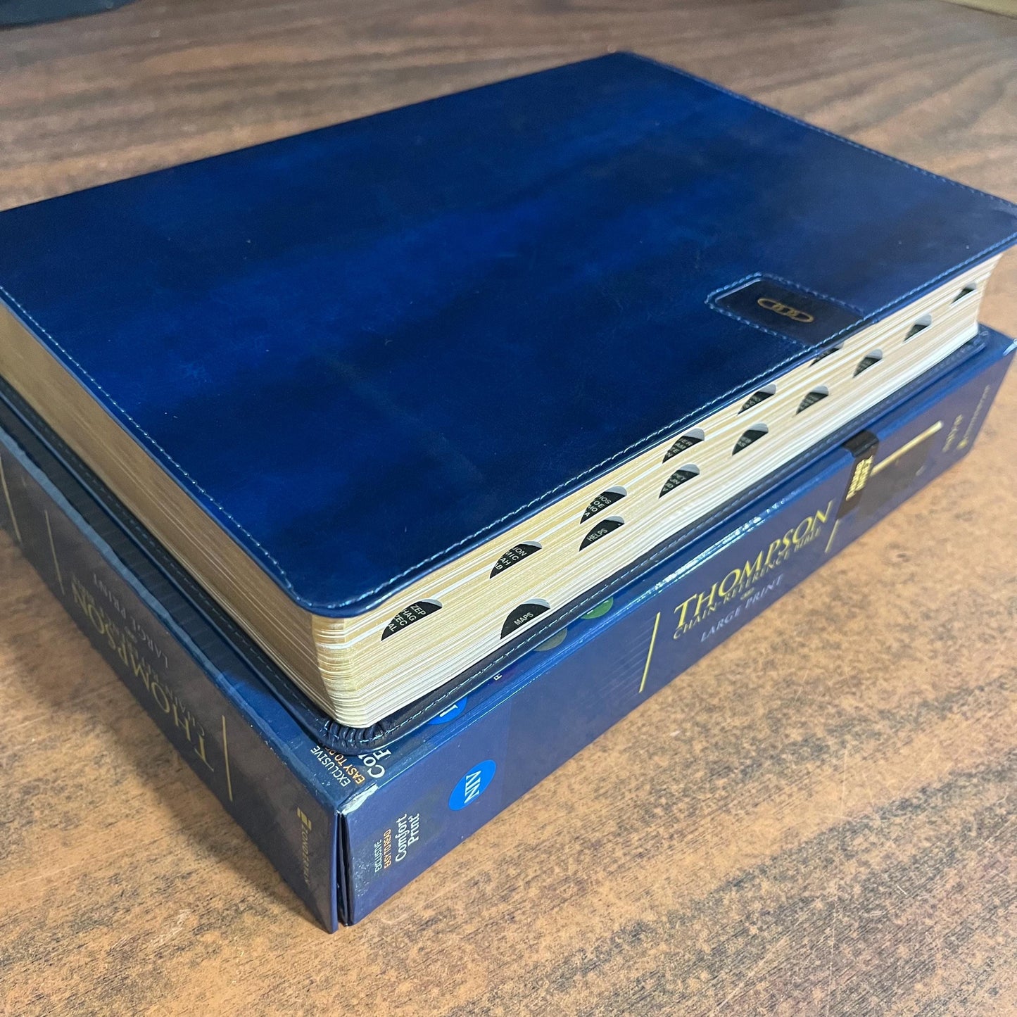 Personalized NIV Thompson Chain Reference Study Bible Large Print Thumb Indexed - Navy Blue LeatherSoft, Name imprint, ISBN 9780310459750