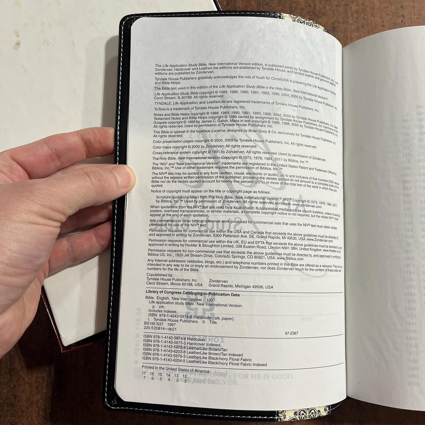 Personalized NIV Life Application Study Bible - Black LeatherLike, with Ivory Fabric - Custom Imprinted with a name, 20spaces 9781414359793