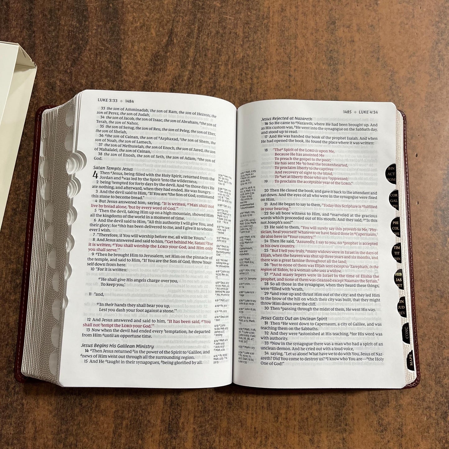 Personalized NKJV Single Column Reference Bible Thumb Indexed - Brown LeatherSoft - Verse by Verse, Custom Imprinted with name 9781400335213