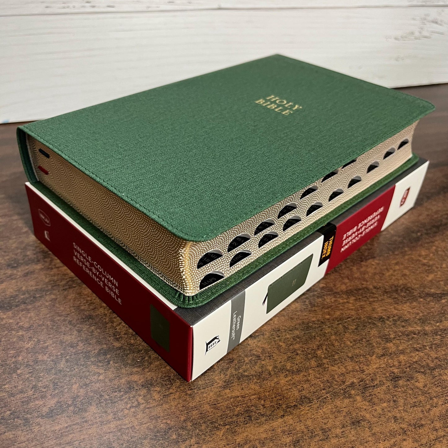 Personalized NKJV Single Column Reference Bible Thumb Indexed - Green LeatherSoft - Verse by Verse, Custom Imprinted with name 9781400335237