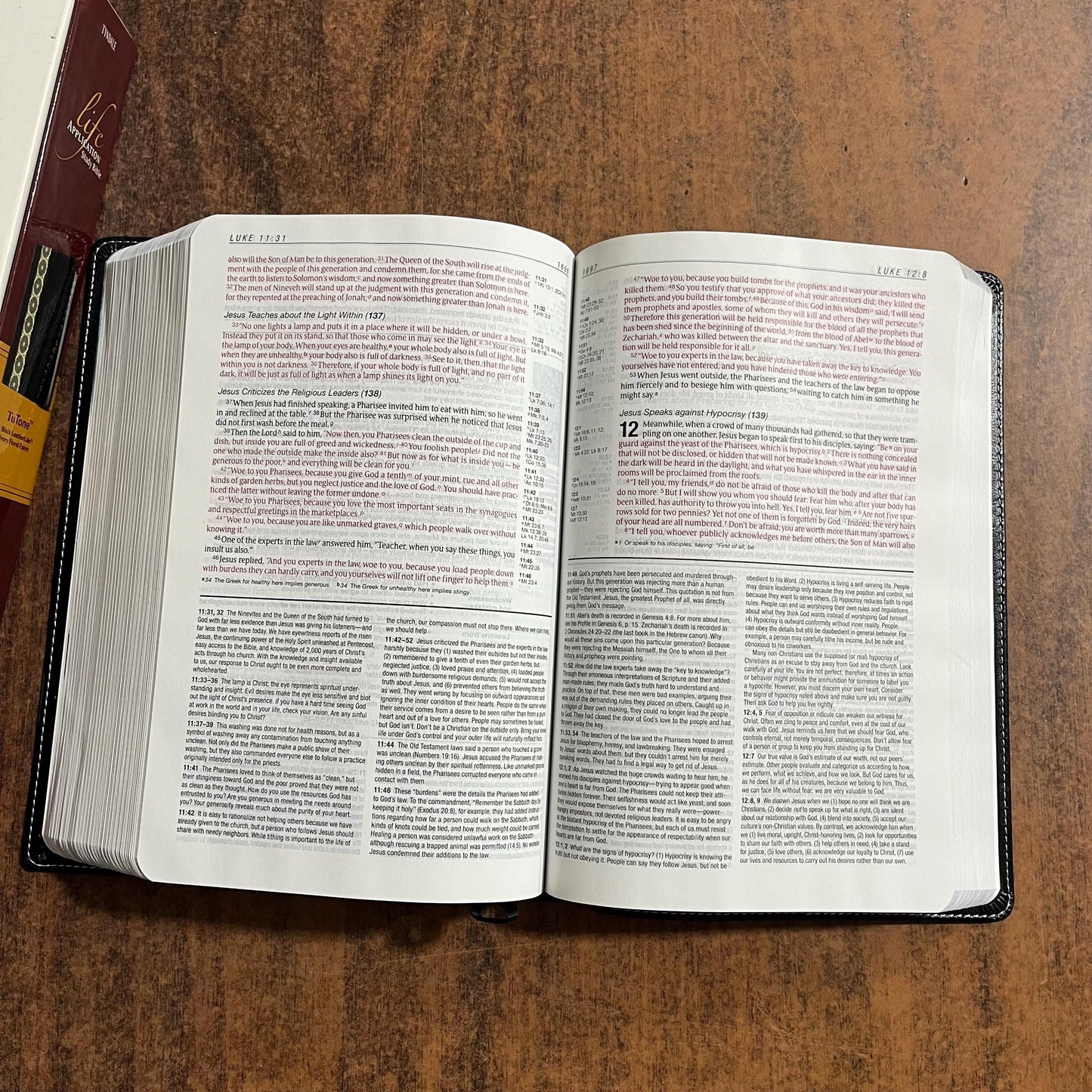 Personalized NIV Life Application Study Bible - Black LeatherLike, with Ivory Fabric - Custom Imprinted with a name, 20spaces 9781414359793