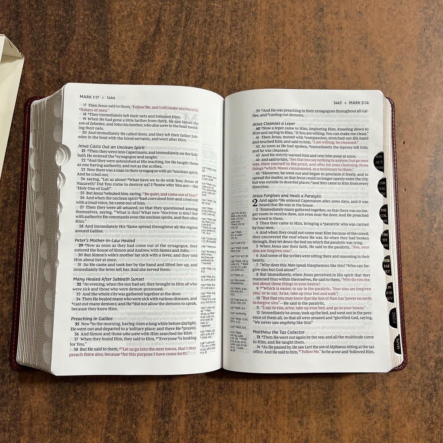 Personalized NKJV Single Column Reference Bible Thumb Indexed - Brown LeatherSoft - Verse by Verse, Custom Imprinted with name 9781400335213