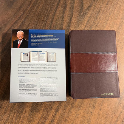 Personalized NTV Spanish Study Bible, Swindoll Biblia De Estudio - Cafe SentiPiel - 9781496438560