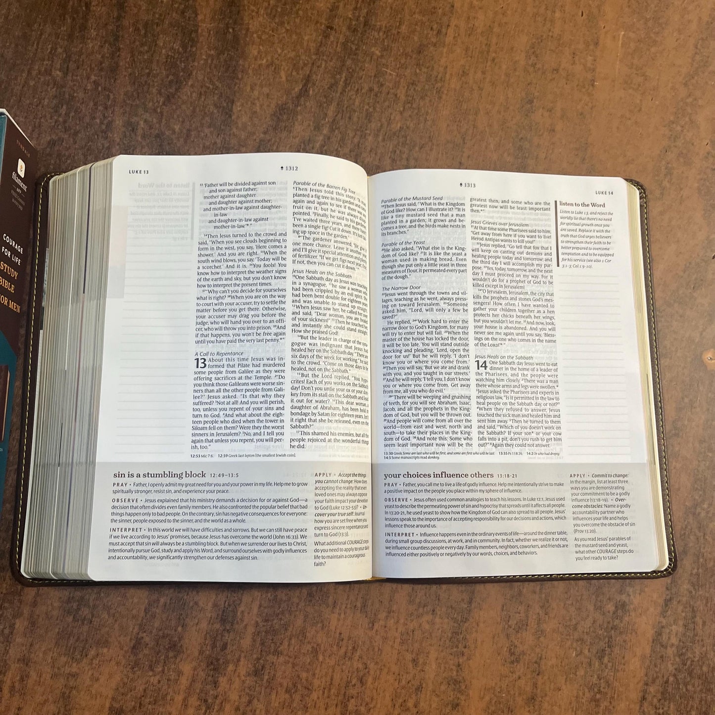 Personalized NLT Courage for Life Study Bible for Men - Rustic Brown LeatherLike - Custom Imprinted with name, Journaling room 9781496475558