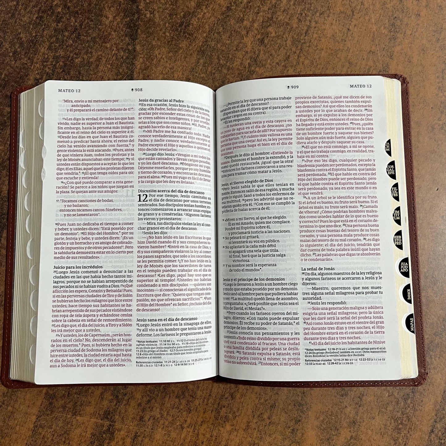 Personalized NTV Spanish Ultrafina Biblia Thumb Indexed - Brown Leatherlike - Santa Biblia Custom Imprinted with a name engraved, 9781496486783