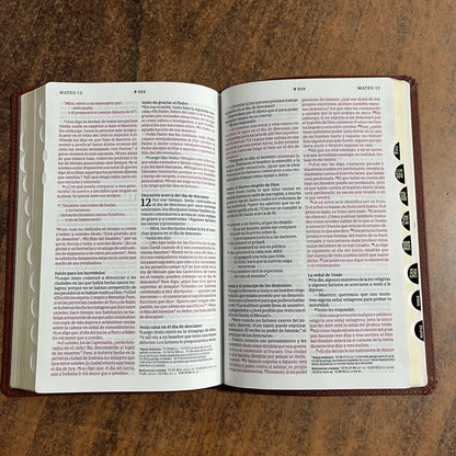Personalized NTV Spanish Ultrafina Biblia Thumb Indexed - Brown Leatherlike - Santa Biblia Custom Imprinted with a name engraved, 9781496486783