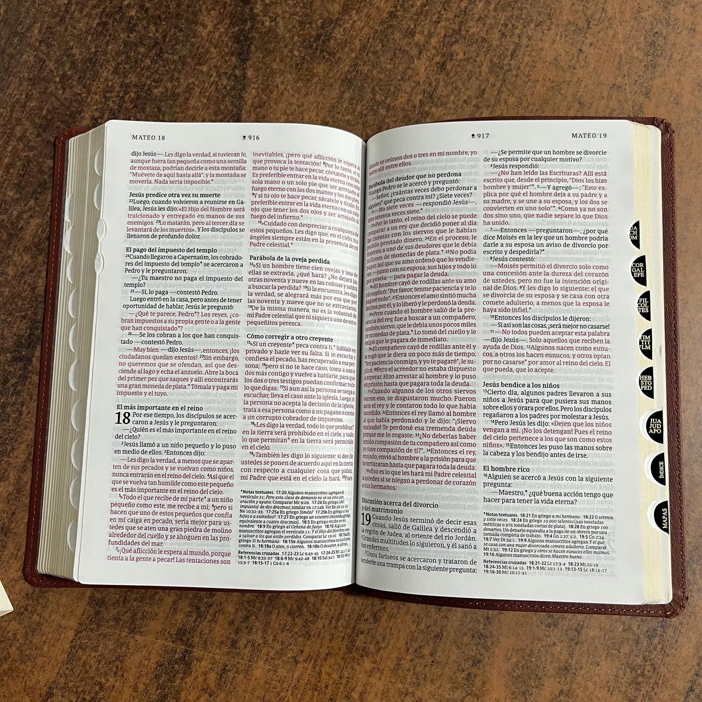 Personalized NTV Spanish Ultrafina Biblia Thumb Indexed - Brown Leatherlike - Santa Biblia Custom Imprinted with a name engraved, 9781496486783