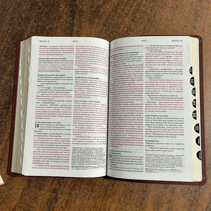 Personalized NTV Spanish Ultrafina Biblia Thumb Indexed - Brown Leatherlike - Santa Biblia Custom Imprinted with a name engraved, 9781496486783