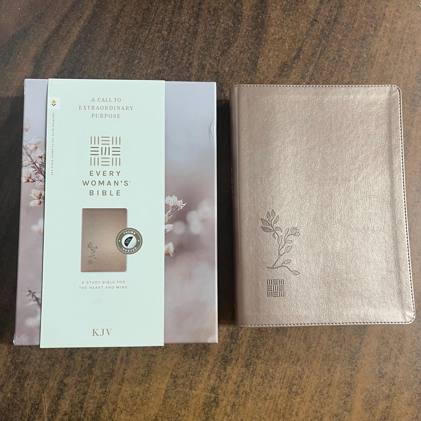 Personalized KJV Every Womans Bible Thumb Indexed - Rose Gold LeatherLike - Custom Imprinted, name engraved, Devotional Study, 9781496485038