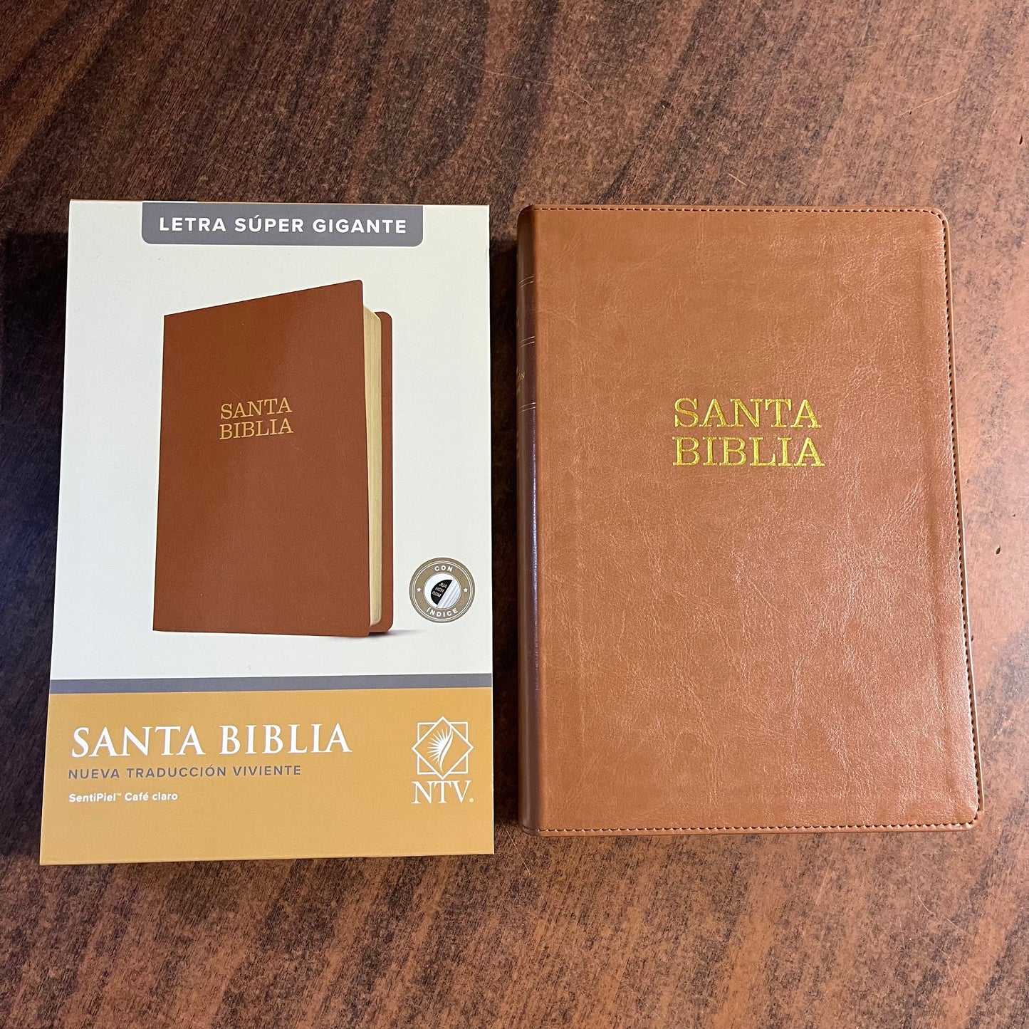 Personalized Spanish Bible Thumb Indexed - NTV Biblia Letra Super Gigante - Giant Print Bible - Light Brown LeatherLike -  Custom Imprinted 9781496450258