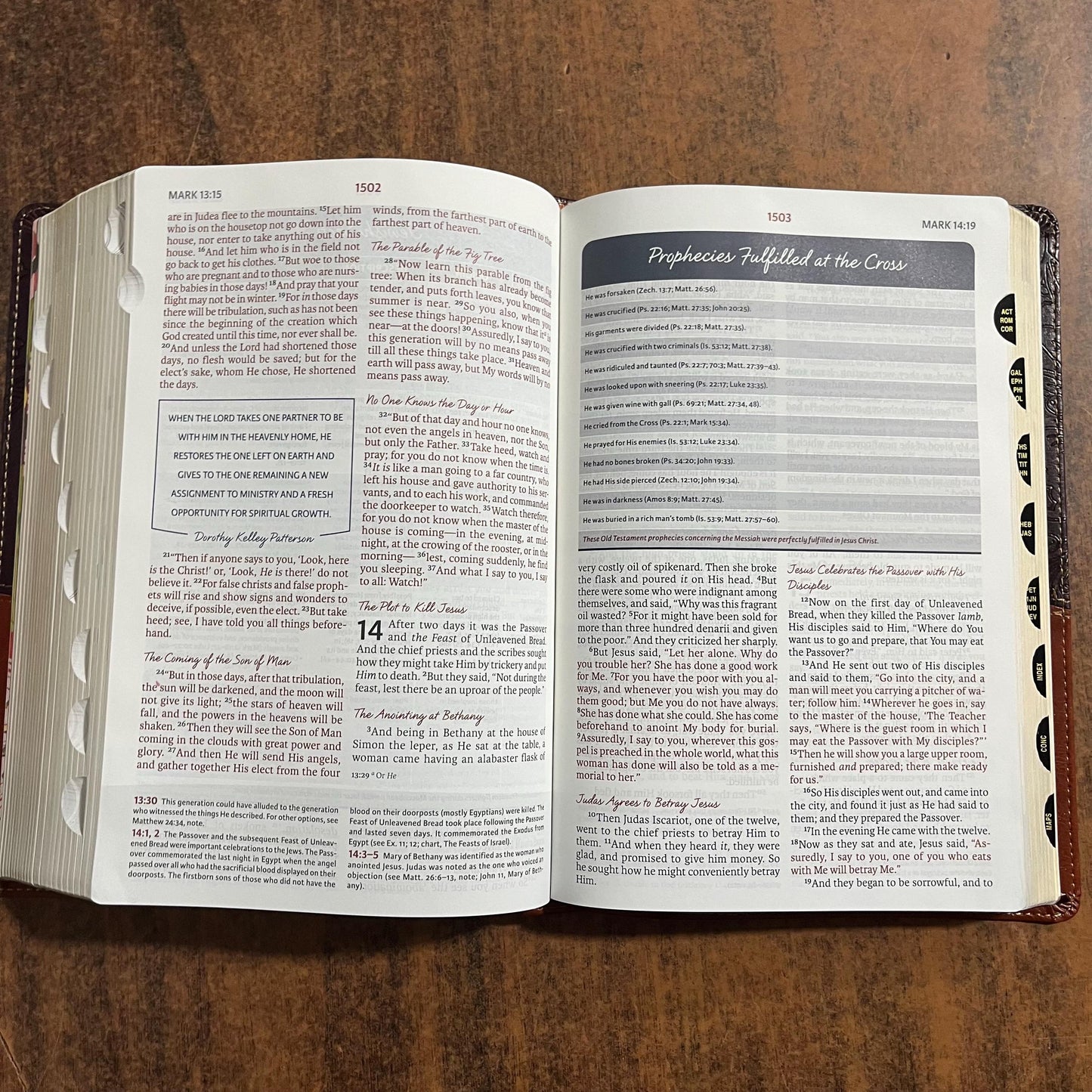 Personalized NKJV Womans Study Bible Large Print Thumb Indexed - Brown LeatherSoft - Custom Imprinted with a name, 9780718086862