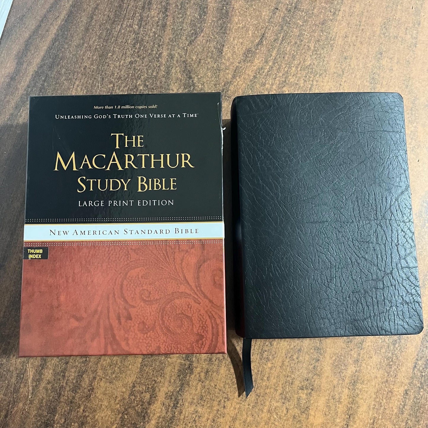 Personalized NASB MacArthur Study Bible Large Print Thumb Indexed - Black Bonded Leather - Custom Imprinted name, NASB 1995 - 9781418542290