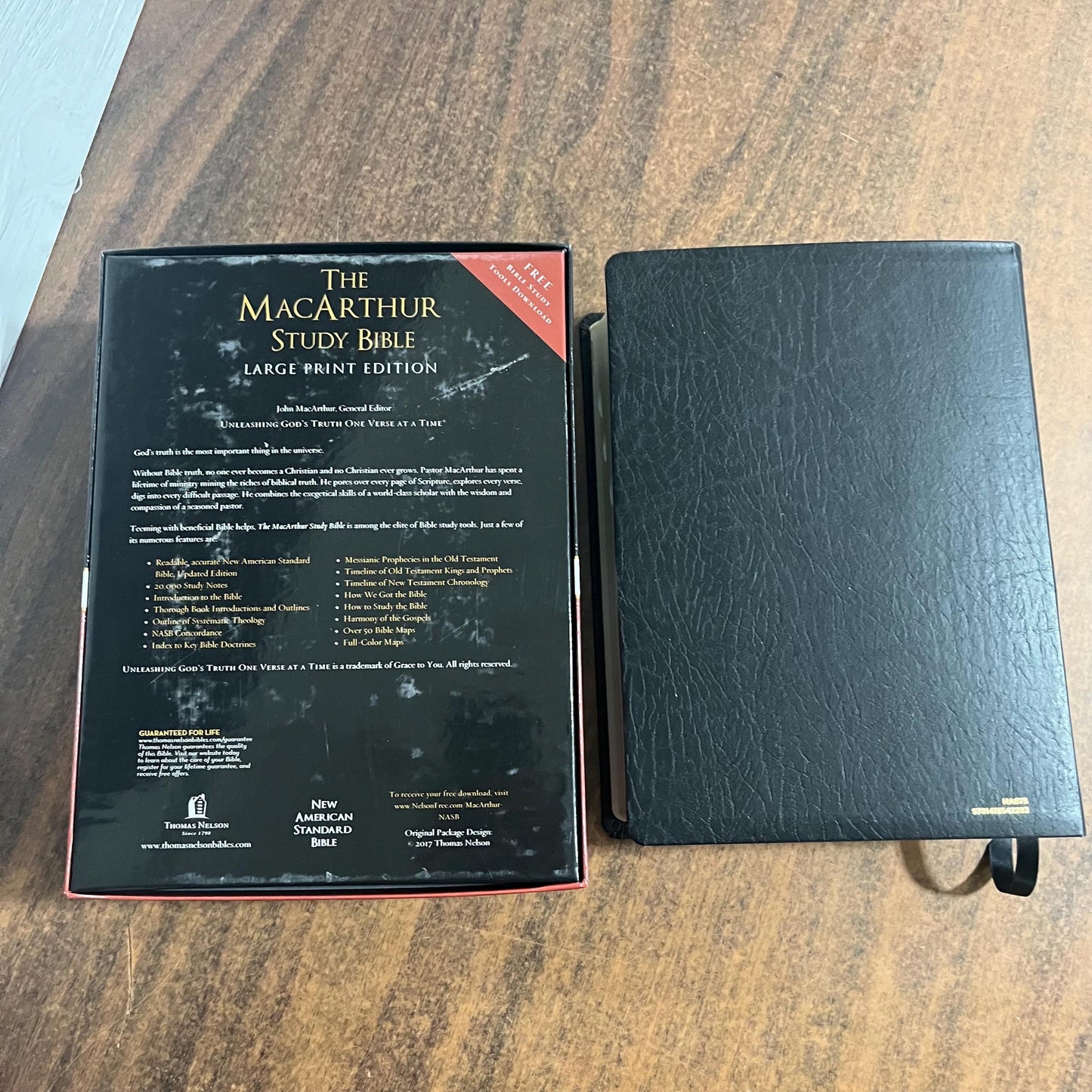 Personalized NASB MacArthur Study Bible Large Print Thumb Indexed - Black Bonded Leather - Custom Imprinted name, NASB 1995 - 9781418542290