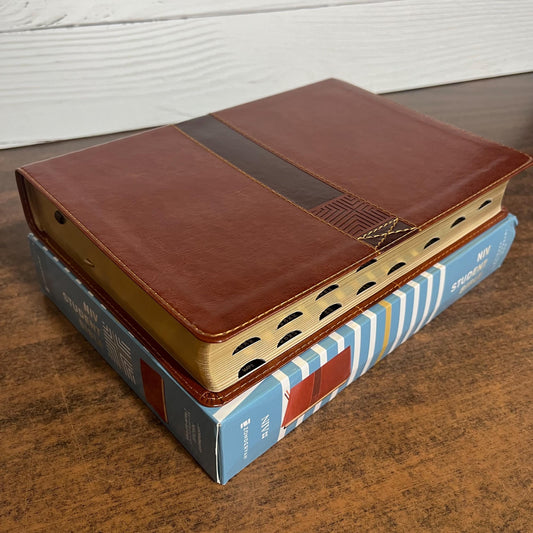 Personalized NIV Student Study Bible Thumb Indexed - Brown LeatherSoft - Custom Imprinted with a name, 9780310461654